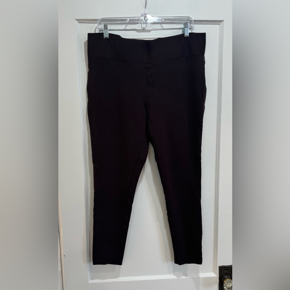 Brown Tahari legging style pant